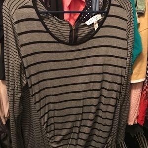 Jessica Simpson Maternity long sleeve top